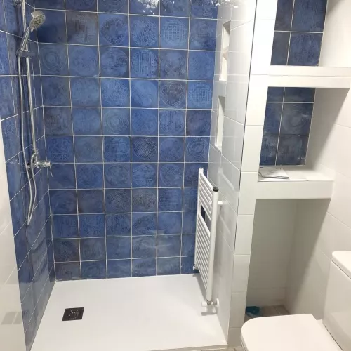 Baño renovado como parte de una reforma en vivienda