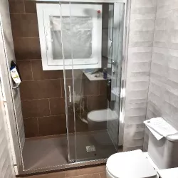 Imagen de baño reformado en un proyecto residencial